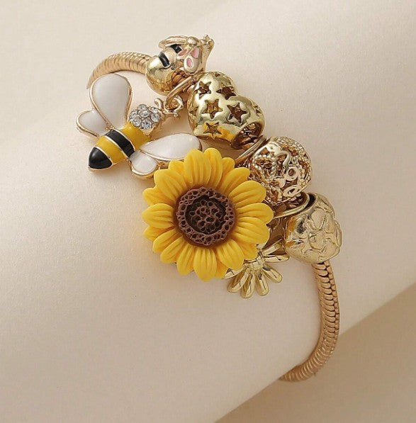 Summer Charm Bracelet for Women – Bee, Sunflower, Dreamcatcher & Beads – Boho Style with Faux Rhinestones