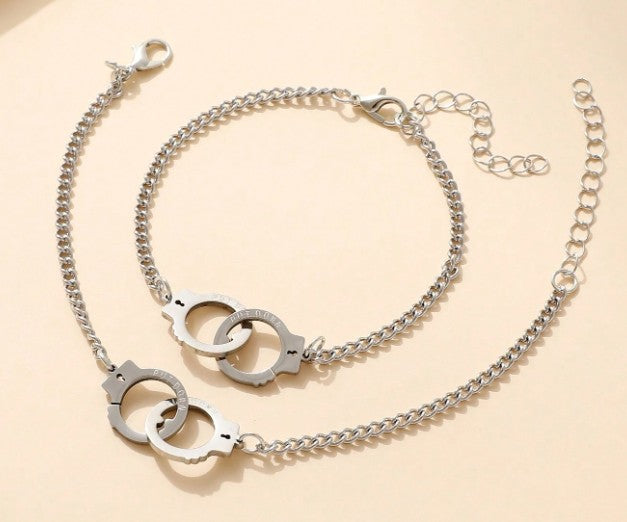 “Stainless steel handcuff couple bracelets with promise card”
“Matching handcuff charm bracelets for lovers or friends”
“Unique gift for couples or best friends with symbolic message”