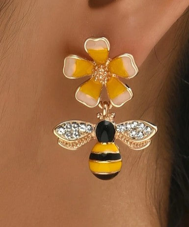 Bee & Flower Dangle Earrings – Delicate Nature-Inspired Sparkle