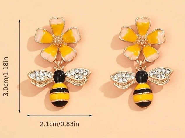Bee & Flower Dangle Earrings – Delicate Nature-Inspired Sparkle