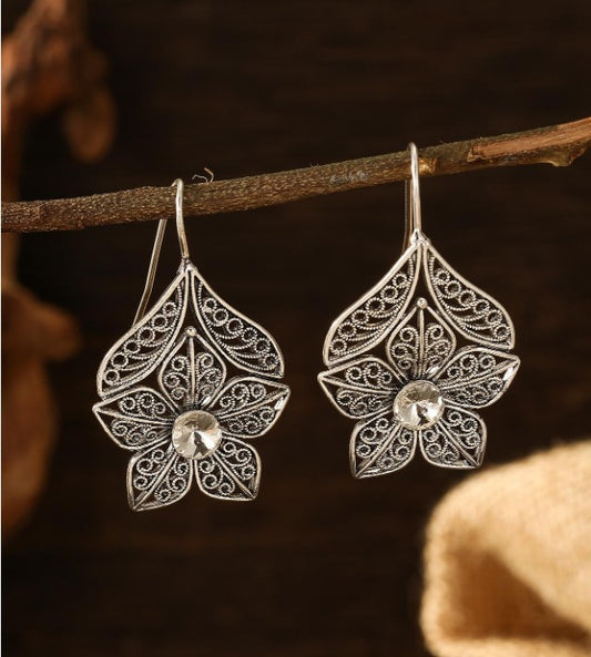 Vintage zinc alloy rhinestone flower earrings for women”

“Romantic floral rhinestone earrings symbolizing renewal and beauty”

“Elegant lightweight flower design earrings with vintage charm”

“Bohemian-inspired floral rhinestone earrings for gifting and daily wear”