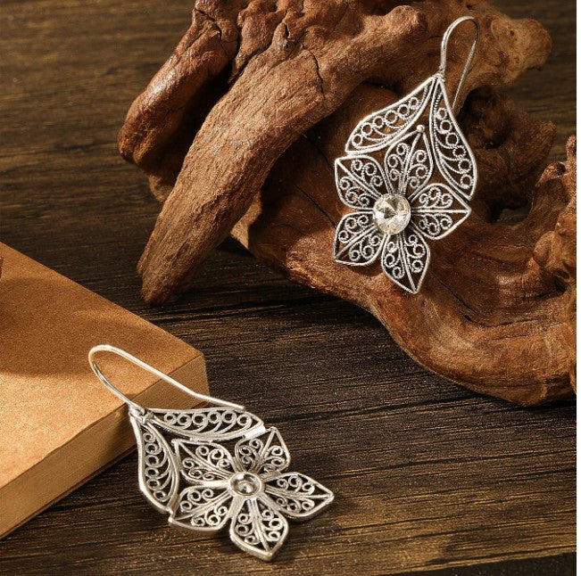 Vintage zinc alloy rhinestone flower earrings for women”

“Romantic floral rhinestone earrings symbolizing renewal and beauty”

“Elegant lightweight flower design earrings with vintage charm”

“Bohemian-inspired floral rhinestone earrings for gifting and daily wear”
