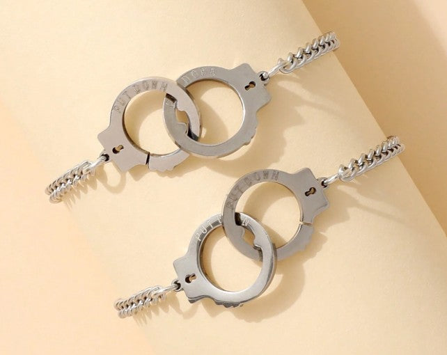 “Stainless steel handcuff couple bracelets with promise card”

“Matching handcuff charm bracelets for lovers or friends”

“Unique gift for couples or best friends with symbolic message”

