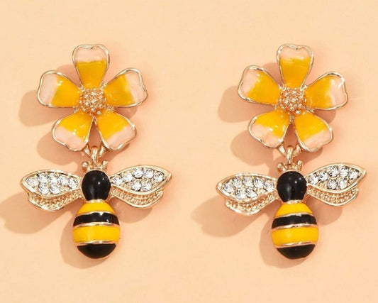 Bee & Flower Dangle Earrings – Delicate Nature-Inspired Sparkle